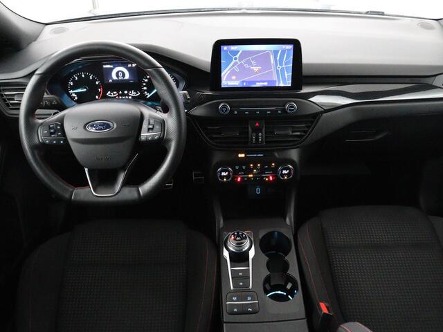 Ford FOCUS 1.5 EcoBoost ST Line | Trekhaak | Stoel & Stuurverwarming | Keyless | Carplay | Climate control | Parkeerhulp | Full LED | Cruise control | Navigatie | Bluetooth | Getint glas