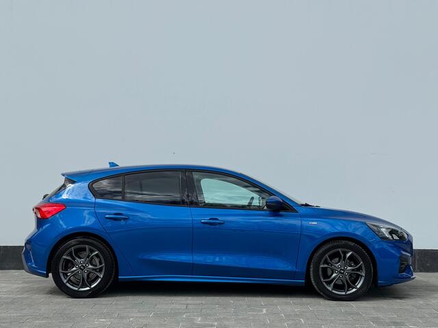 Ford FOCUS EcoBoost 125 pk Titanium Business | Parkeersensoren | Apple Carplay & Android Auto | Privacy Glass | 17'' | B&O |