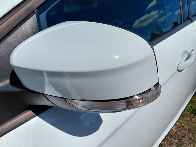Ford FOCUS Wagon *AANGEPAST** Handgas/Rem. 1.0 Trend