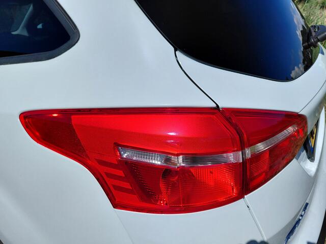 Ford FOCUS Wagon *AANGEPAST** Handgas/Rem. 1.0 Trend
