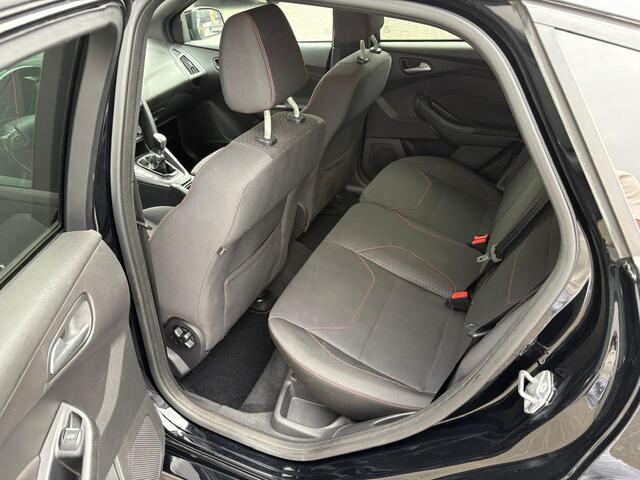 Ford FOCUS 125PK EcoB. ST-Line Trekhaak/Camera/Carplay-android/Navigatie/Cruise-control