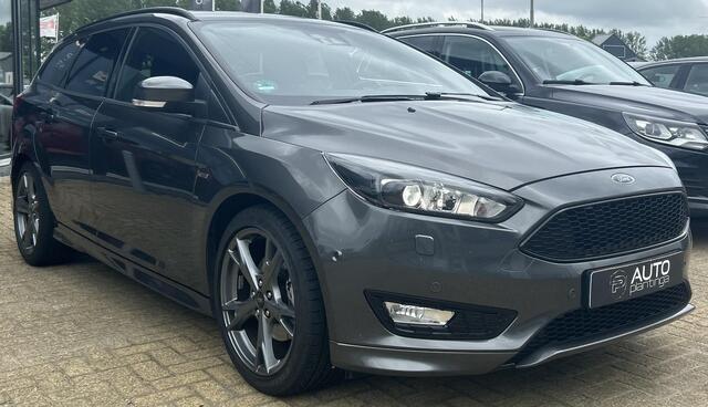 Ford FOCUS Wagon 1.5 ST-Line | SPORT | 150PK | Trekhaak | 1500KG Trekgewicht | Stoelverwarming | Stuurverwarming | Voorruitverwarming | Achteruitrijcamera | Parkeersensoren | Privacy Glass | Climate Control | 18 Inch | 2 Sleutels |