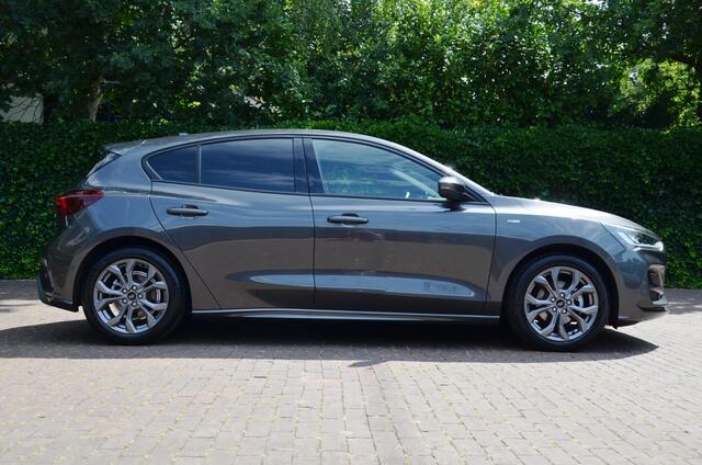 Ford FOCUS 1.0 EcoBoost Hybrid ST Line Style Navi/Led/Pdc/Ecc/Stuur Stoel&Ruitverwarming /Achteruitrijcamera/Privacy-Glass