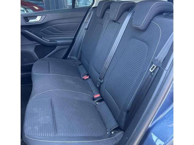 Ford FOCUS Wagon 1.0 EcoBoost Titanium Business 125PK | PANO | 2e Eigenaar | NL AUTO | Onderhoudshistorie | NAP | Elektrische Achterklep | Parkeersensoren | Winter Pack | Stoel Stuur en Voorruitverwarming | Climate Control | Cruise Control | Navigatie | Carplay | 2 