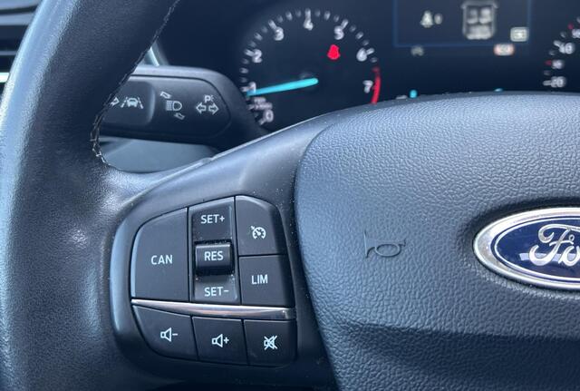 Ford FOCUS Wagon 1.0 EcoBoost Titanium Business 125PK | PANO | 2e Eigenaar | NL AUTO | Onderhoudshistorie | NAP | Elektrische Achterklep | Parkeersensoren | Winter Pack | Stoel Stuur en Voorruitverwarming | Climate Control | Cruise Control | Navigatie | Carplay | 2 