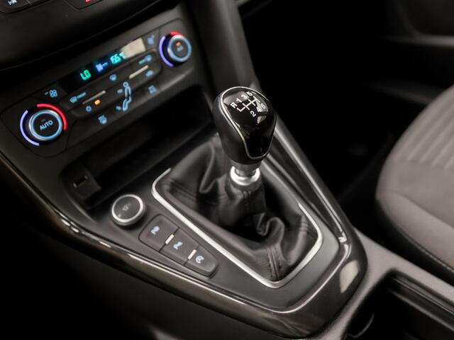 Ford FOCUS Wagon 1.0 Titanium Sport (APPLE CARPLAY, NAVIGATIE, CLIMATE, GETINT GLAS, SPORTSTOELEN, KEYLESS, PARKEERSENSOREN, NIEUWE APK, NIEUWSTAAT)