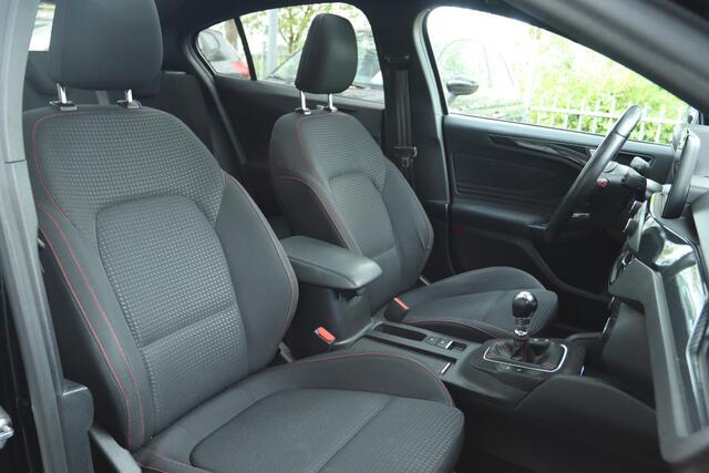 Ford FOCUS 1.5 ECOBOOST ST-LINE | PANO | CARPLAY | CAMERA | LED | WINTERPACK | LED | KEY-LESS