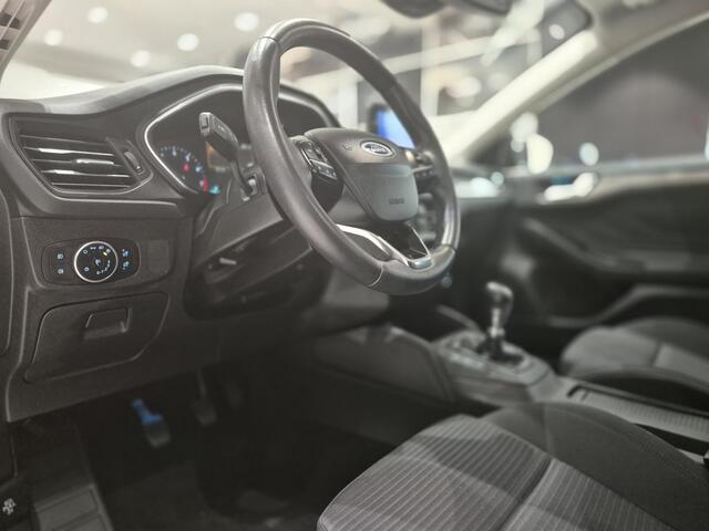 Ford FOCUS 1.0 EcoBoost Titanium Business | Trekhaak | Cruise Control | Keyless entry | Camera | PDC V+A | Apple/ Android auto |