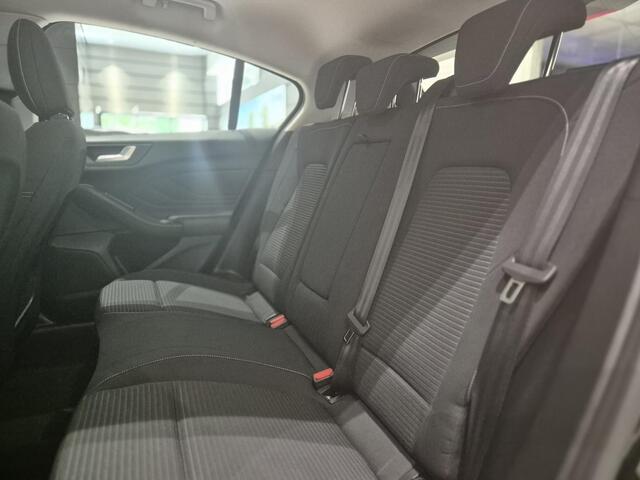 Ford FOCUS 1.0 EcoBoost Titanium Business | Trekhaak | Cruise Control | Keyless entry | Camera | PDC V+A | Apple/ Android auto |