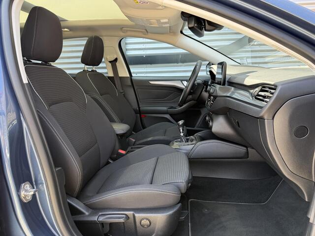 Ford FOCUS Wagon 1.0 EcoBoost Titanium Business 2e Eigenaar|Pano|Stoel+stuurverw|Adap Cruise|Carplay|HUD|Dealer Onderhouden|Camera|Clima|PDC V+A|Trekhaak|LM velgen|Navi|Elek Ramen|N.A.P.|APK tot 07-2027