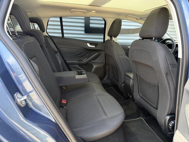 Ford FOCUS Wagon 1.0 EcoBoost Titanium Business 2e Eigenaar|Pano|Stoel+stuurverw|Adap Cruise|Carplay|HUD|Dealer Onderhouden|Camera|Clima|PDC V+A|Trekhaak|LM velgen|Navi|Elek Ramen|N.A.P.|APK tot 07-2027