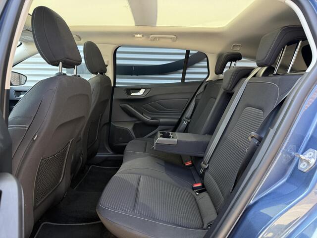 Ford FOCUS Wagon 1.0 EcoBoost Titanium Business 2e Eigenaar|Pano|Stoel+stuurverw|Adap Cruise|Carplay|HUD|Dealer Onderhouden|Camera|Clima|PDC V+A|Trekhaak|LM velgen|Navi|Elek Ramen|N.A.P.|APK tot 07-2027