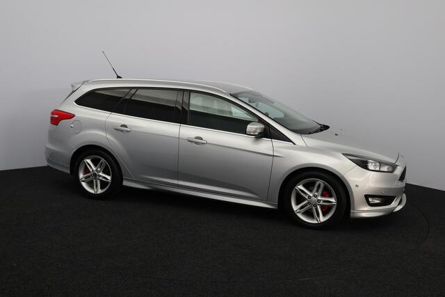 Ford FOCUS Wagon 1.0 Titanium /D-Riem Verv. 150.000KM! /Trekhaak! /Apple + Android /Voorruitverw. /Navi /Climat /Cruise /Elek. pakket /Bluetooth /17"LMV /Extra getint glas /PDC V+A /Mistlampen /LED Dagrijverl. /Dakrails.