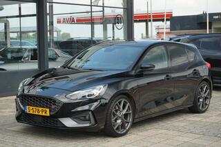 ford-focus-2.3-ecoboost-st-3---b&o-