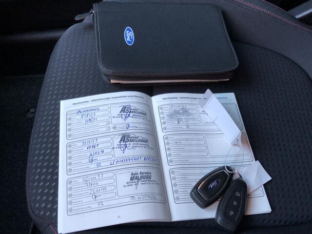 Ford FOCUS Wagon 1.5 EcoBoost ST Line // AFN. TREKHAAK // KEYLESS // WINTERPACK // CAMERA+SENSOREN // NAVI+CARPLAY //