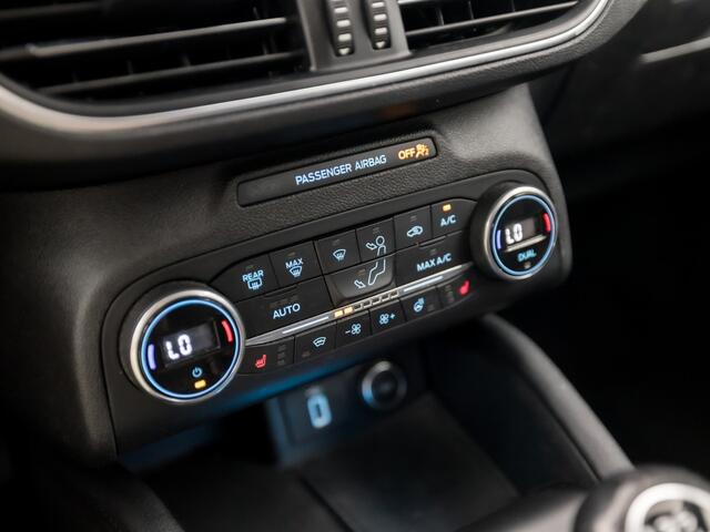 Ford FOCUS Wagon 1.0 EcoBoost Titanium (APPLE CARPLAY, GROOT NAVI, STUUR/STOELVERWARMING, KEYLESS, SPORTSTOELEN, GETINT GLAS, LM VELGEN, CRUISE, NIEUWSTAAT)