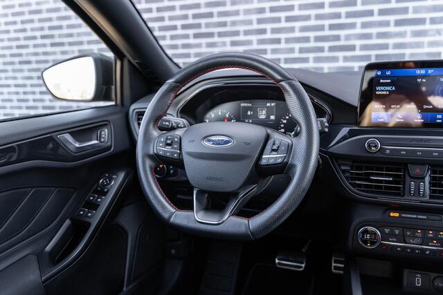 Ford FOCUS Wagon 1.5 EcoBoost 150 ST Line Business | Panoramadak | Achteruitrijcamera | Parkeersensoren | Climate Control | Keyless Entry | LED Koplampen | Lichtmetalen Velgen 18 inch | Stoelverwarming | Cruise Control Adaptief | Navigatie | Apple Carplay | Android