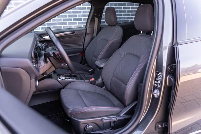 Ford FOCUS Wagon 1.5 EcoBoost 150 ST Line Business | Panoramadak | Achteruitrijcamera | Parkeersensoren | Climate Control | Keyless Entry | LED Koplampen | Lichtmetalen Velgen 18 inch | Stoelverwarming | Cruise Control Adaptief | Navigatie | Apple Carplay | Android