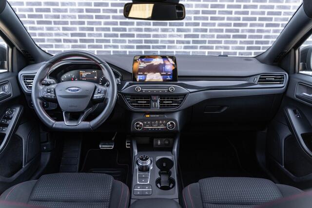 Ford FOCUS Wagon 1.5 EcoBoost 150 ST Line Business | Panoramadak | Achteruitrijcamera | Parkeersensoren | Climate Control | Keyless Entry | LED Koplampen | Lichtmetalen Velgen 18 inch | Stoelverwarming | Cruise Control Adaptief | Navigatie | Apple Carplay | Android