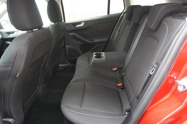 Ford FOCUS Wagon 1.0 EcoB. Hybrid Titanium X /Nwe All-Season banden /Trekhaak/WinterPack.