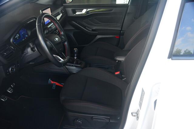 Ford FOCUS Wagon 1.5 EcoBlue ST Line X Business Nederlandse auto 111018 NAP ST Line met oa camera navigatie systeem parkeerhulp virtuele cockpit lmv origineel key less trekhaak afneembaar dakrail sportbekleding