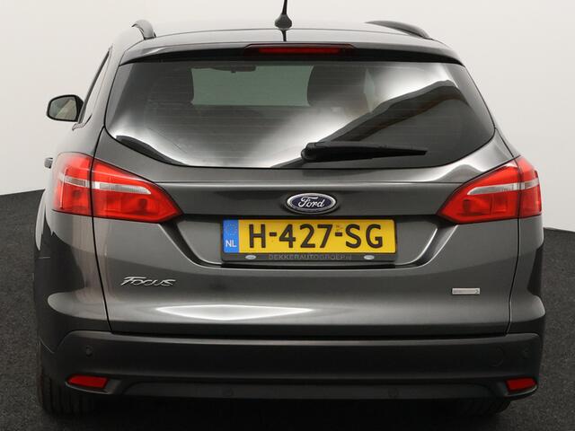 Ford FOCUS Wagon 1.0 Lease Edition Apple Carplay/Android Auto, Cruise control, Parkeersensor achter, Spraakbediening, Combineert een luxe uitstraling met veel comfort en een verrassend ruim interieur. Dankzij de royale bagageruimte en praktische indeling is deze stationwagen ideaal voor zowel dagelijks gebru