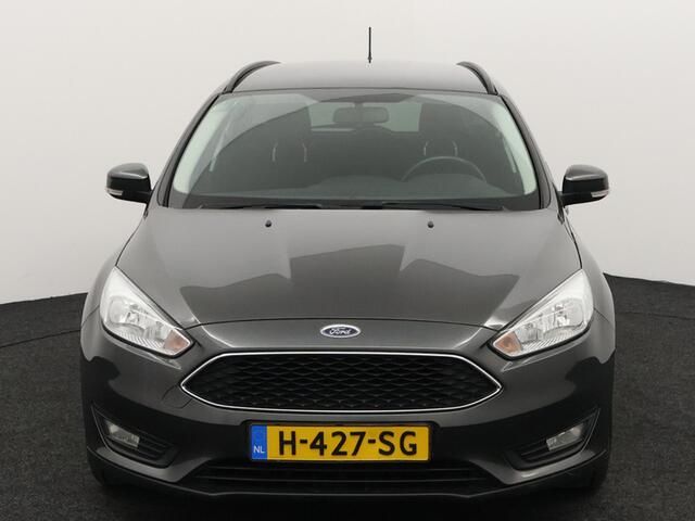 Ford FOCUS Wagon 1.0 Lease Edition Apple Carplay/Android Auto, Cruise control, Parkeersensor achter, Spraakbediening, Combineert een luxe uitstraling met veel comfort en een verrassend ruim interieur. Dankzij de royale bagageruimte en praktische indeling is deze stationwagen ideaal voor zowel dagelijks gebru