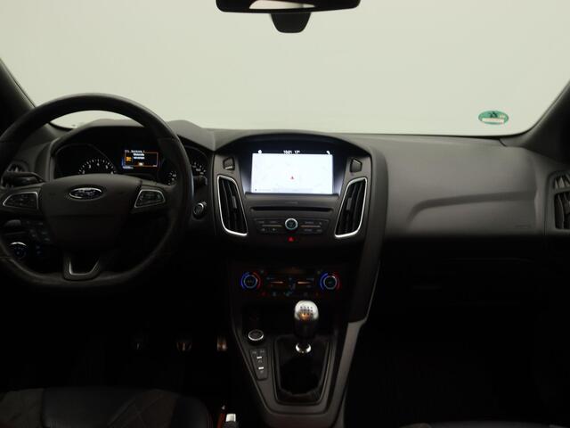 Ford FOCUS Wagon 1.5 ST-Line 182 | Trekhaak | Navigatie | Parkeersensoren | Camera