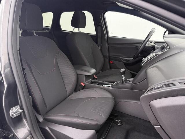 Ford FOCUS Wagon 1.5 ST-Line 150pk Trekhaak/Nav/Vooruitverw/Ecc/ Carplay