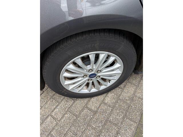 Ford FOCUS Wagon 1.0 EcoBoost Titanium Business