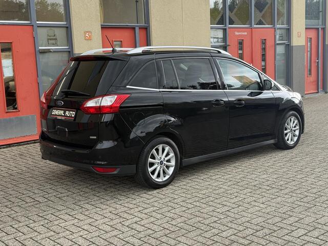 Ford GRAND C-MAX 1.0 Titanium 7p. Navigatie, CarPlay