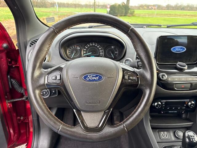 Ford KA + ULTIMATE / APPLE CARPLAY / BOMVOL / NETTE STAAT