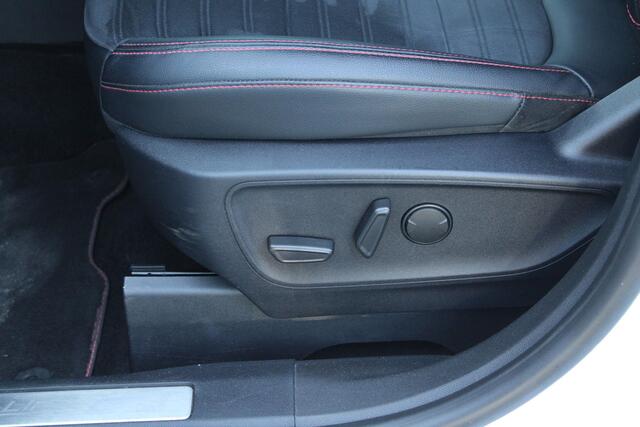 Ford KUGA 2.5 PHEV ST-Line X | Wegklapbare trekhaak | Winter Pack | 19 inch velgen + rode remklauwen | Bang&Olufsen | Elektrische achterklep