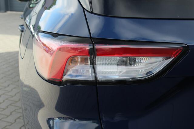 Ford KUGA 2.5 PHEV Titanium X | Incl. 12 maanden garantie | Cruise control | Head-up display | Dodehoek detectie | Elektrisch bedienbare achterklep | Licht metalen velgen | Airco | Parkeersensoren voor/achter | Parkeercamera voor/achter