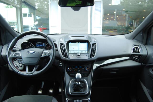 Ford KUGA 1.5 EcoBoost 150PK ST Line | XENON | TREKHAAK | 19" VELGEN | STOEL-STUUR VERWARMING