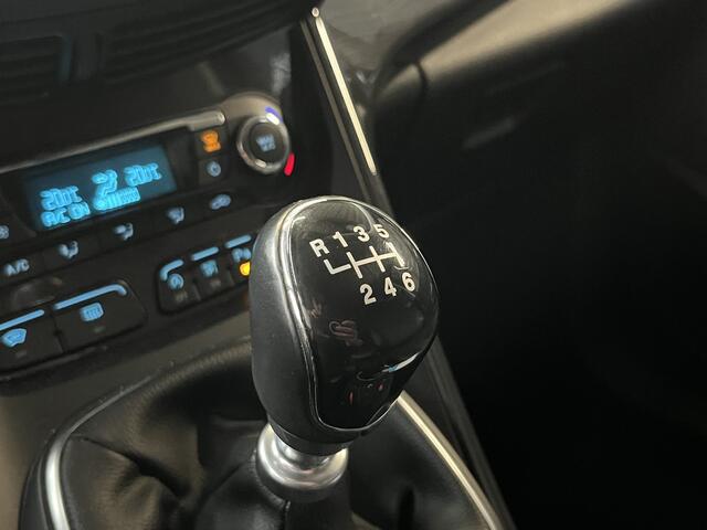 Ford KUGA 1.5 Titanium Styling Pack uit 2016 Rijklaar + 12 maanden Bovag-garantie Henk Jongen Auto's in Helmond, al 50 jaar service zoals 't hoort!