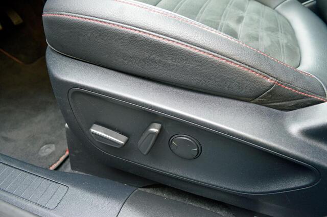 Ford KUGA 2.5 PHEV hybride 165 kw ST-line Navi, winterpack, rijders assist, camera, afn.trekhaak, head up.