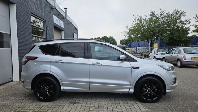 Ford KUGA 1.5 EcoBoost ST Line 4WD | 19" | WINTERPAKKET | NIEUWSTAAT | DEALER ONDERHOUDEN