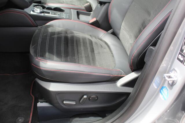 Ford KUGA 2.5-225pk PHEV ST-Line X. 1500kg Trekgewicht Fabr. garantie t/m 04-03-2028 ! Slechts 13.000km ! Autm. airco dual, side- en lane assist, camera v+a, parkeersensoren, elektr. achterklep, stoel-, stuur- en voorraamverw., metallic lak, head-up displ., B&O sou
