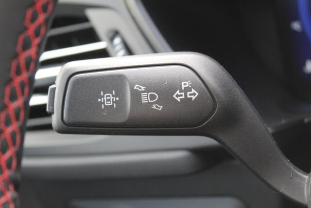 Ford KUGA 2.5-225pk PHEV ST-Line X. 1500kg Trekgewicht Fabr. garantie t/m 04-03-2028 ! Slechts 13.000km ! Autm. airco dual, side- en lane assist, camera v+a, parkeersensoren, elektr. achterklep, stoel-, stuur- en voorraamverw., metallic lak, head-up displ., B&O sou