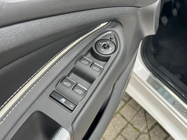 Ford KUGA 1.5 EcoBoost Vignale | Schuif/Kantel Dak | Adaptive Cruise Control | SONY | Camera | Trekhaak | Stoel/Stuurwiel Verwarming |
