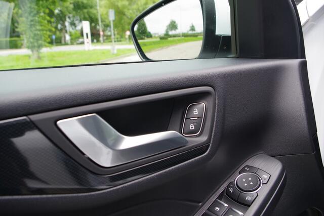 Ford KUGA 2.5 PHEV 225 PK ST-Line, Panoramadak, Trekhaak, Winterpakket, Head-Up Display
