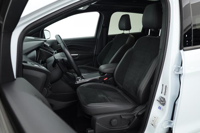 Ford KUGA 1.5 ST-Line 4WD Aut. | Pano | Camera | Apple CarPlay | Stoel / Stuurverw. | Trekhaak
