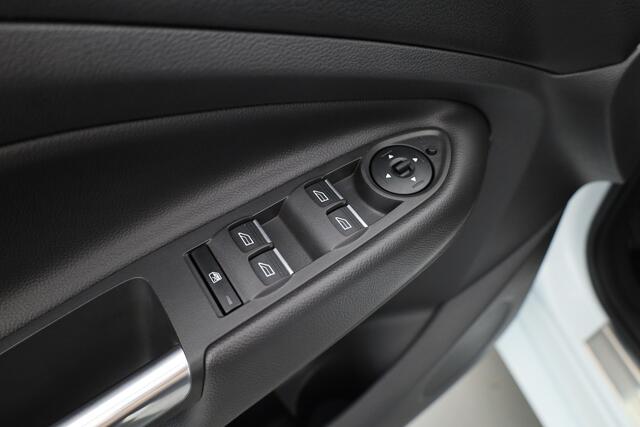 Ford KUGA 1.5 ST-Line 4WD Aut. | Pano | Camera | Apple CarPlay | Stoel / Stuurverw. | Trekhaak