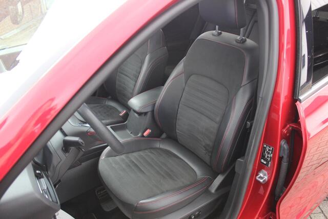 Ford KUGA 2.5 PHEV ST-Line X Pano Dak, Winter Pack, Driver Ass Pack, Bliss, Door Edge, 10 jaar Hybride Garantie!
