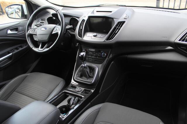 Ford KUGA 1.5 EcoBoost Titanium Navigatie/Parkeersensoren/Climate control/Voorruitverwarming/Cruise control/Keyless/Android auto/Bluetooth/17'' Lichtmetalen velgen.