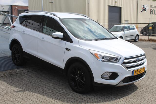 Ford KUGA 1.5 EcoBoost Titanium Navigatie/Parkeersensoren/Climate control/Voorruitverwarming/Cruise control/Keyless/Android auto/Bluetooth/17'' Lichtmetalen velgen.