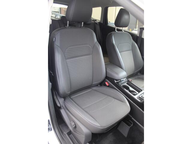 Ford KUGA 1.5 EcoBoost Titanium Navigatie/Parkeersensoren/Climate control/Voorruitverwarming/Cruise control/Keyless/Android auto/Bluetooth/17'' Lichtmetalen velgen.