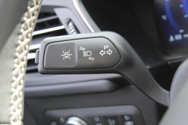 Ford KUGA 2.5 PHEV Vignale, Zeer veel comfort voor weinig Leder bekleding , winter pack , Camera , Navigatie , Cruis LED dag rijverlichting , 1500kg trekgewicht