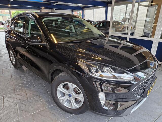 Ford KUGA 1.5 EcoBoost Titanium Trekhaak 4-seizoenenbanden!!!